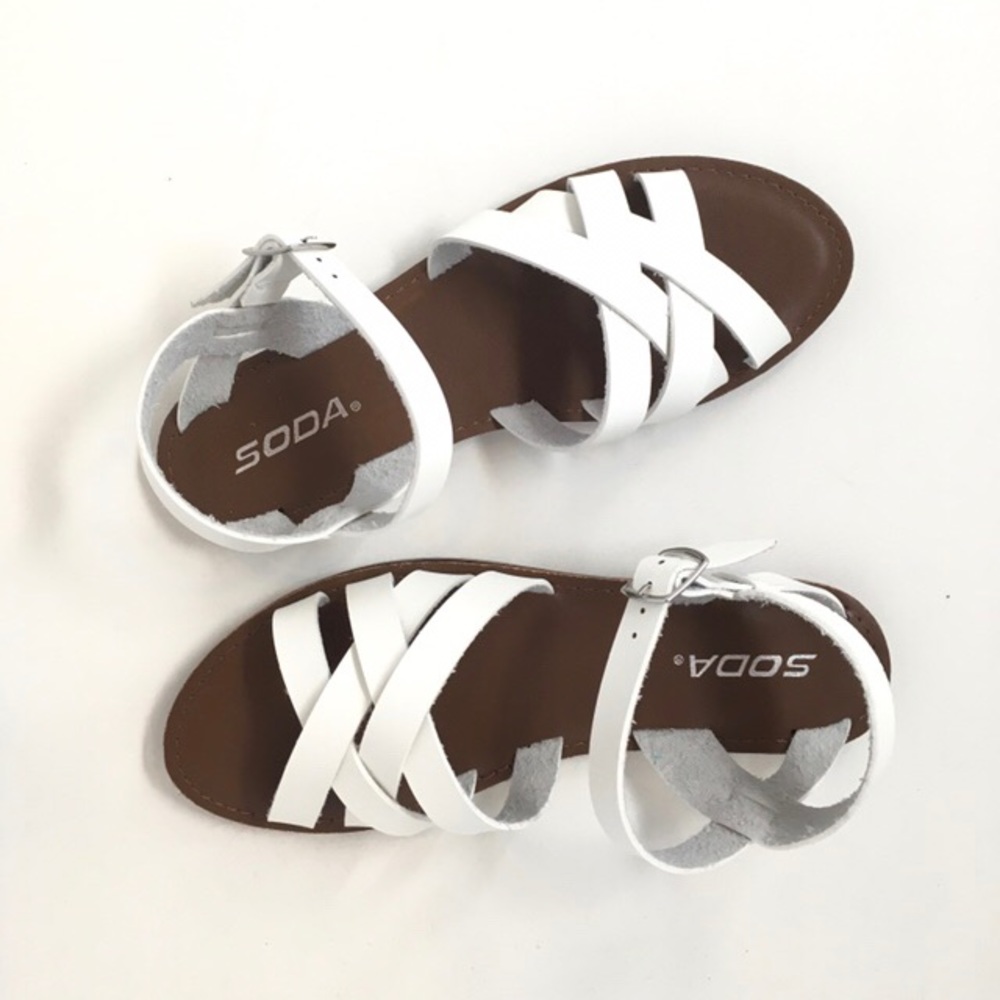 Pure Sandal in White🤩